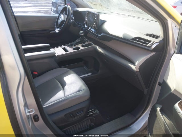 Toyota SIENNA XLE 2022 5TDYRKEC3NS108575 Image 5