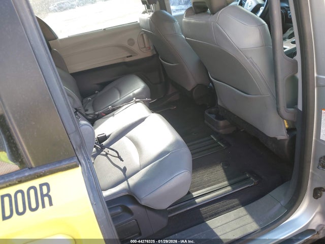 Toyota SIENNA XLE 2022 5TDYRKEC3NS108575 Image 8