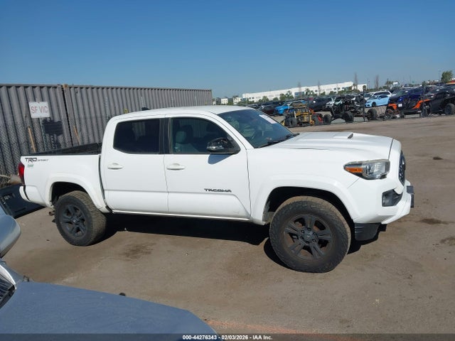 3TMAZ5CN1JM070393 Toyota Tacoma Trd Sport