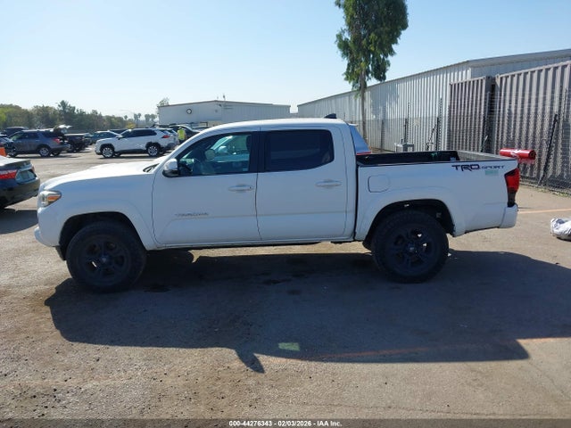 3TMAZ5CN1JM070393 Toyota Tacoma Trd Sport