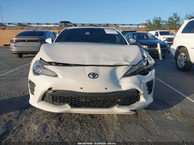 JF1ZNAA19K8703922 Toyota 86