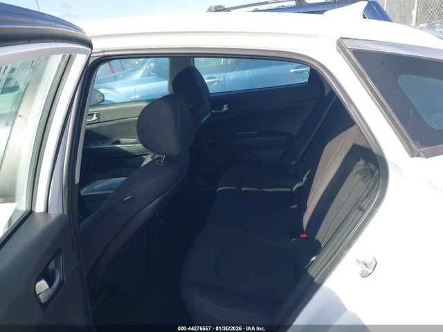 5XXGT4L33LG413570 KIA Optima Lx