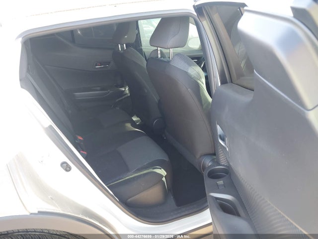 JTNKHMBX2M1121563 Toyota C-HR LE
