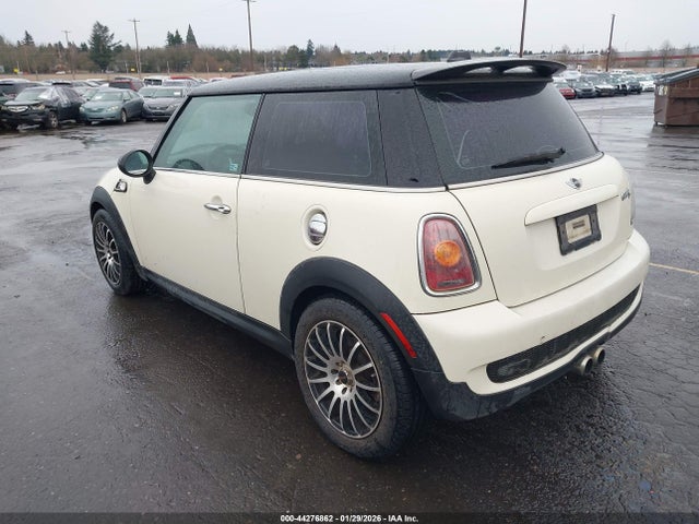 2009 MINI COOPER S WMWMF735X9TW85939 Photo 2