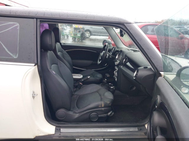 2009 MINI COOPER S WMWMF735X9TW85939 Photo 4