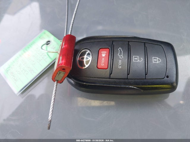 5TDKDRBH5RS570851 Toyota Highlander Xle