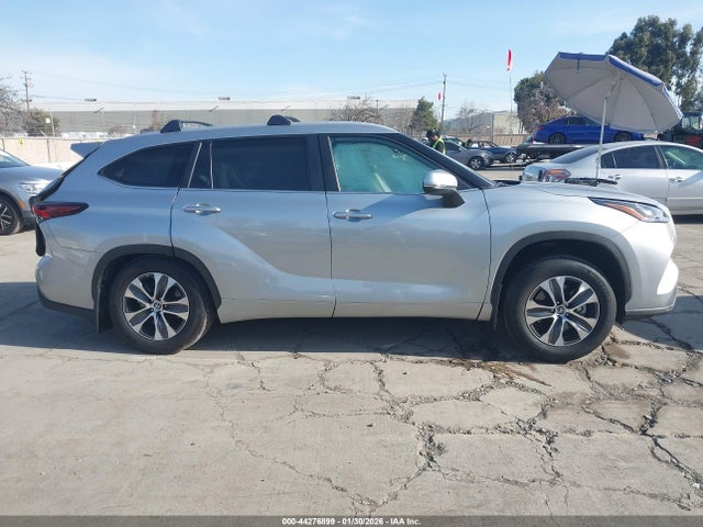 5TDKDRBH5RS570851 Toyota Highlander Xle