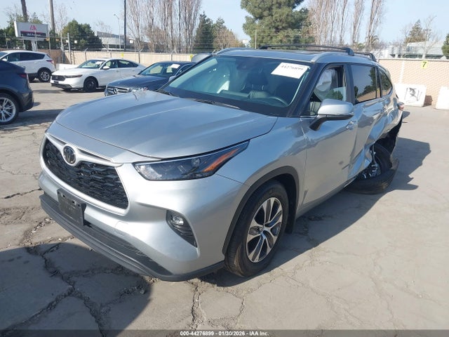 5TDKDRBH5RS570851 Toyota Highlander Xle