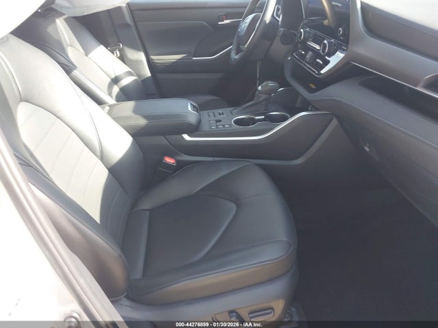 5TDKDRBH5RS570851 Toyota Highlander Xle