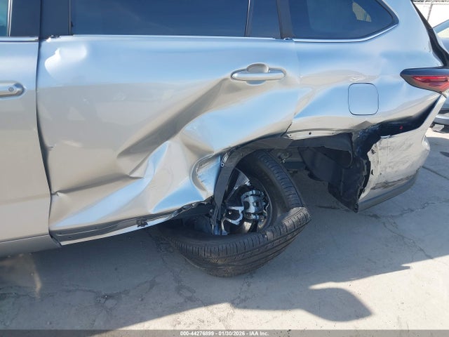 5TDKDRBH5RS570851 Toyota Highlander Xle