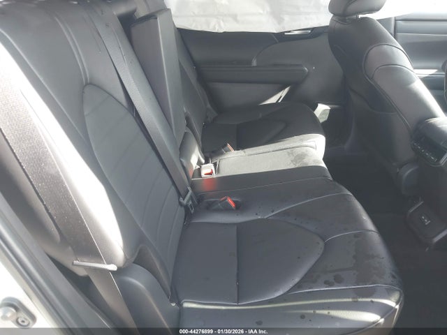 5TDKDRBH5RS570851 Toyota Highlander Xle