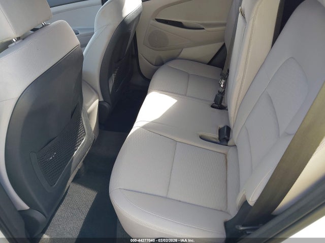 KM8J23A43MU339976 Hyundai TUCSON SE