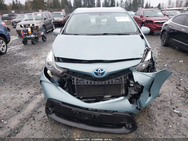 JTDZN3EUXFJ033564 Toyota Prius V Five