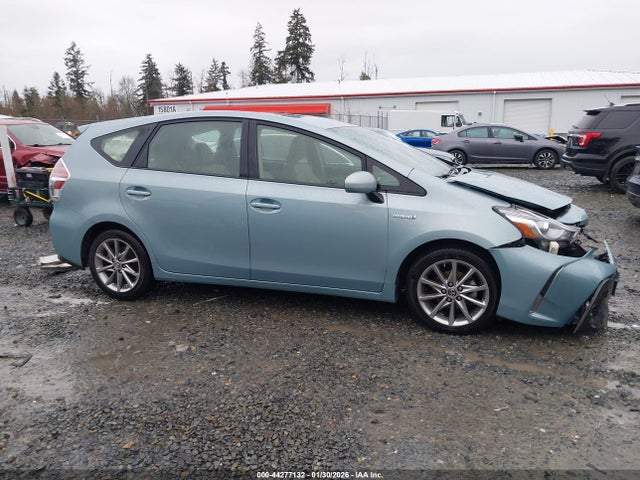 JTDZN3EUXFJ033564 Toyota Prius V Five