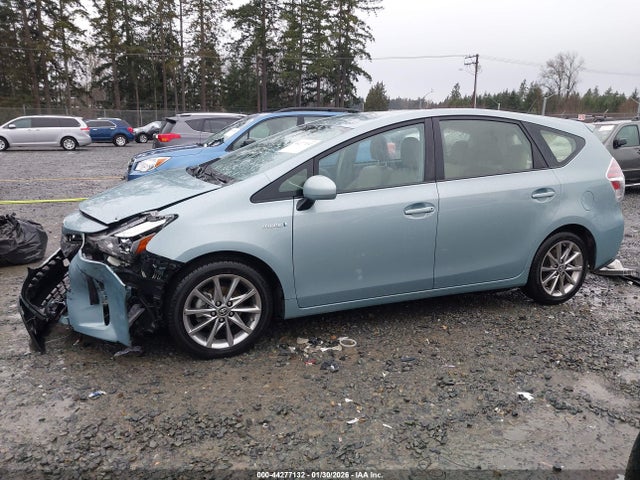 JTDZN3EUXFJ033564 Toyota Prius V Five
