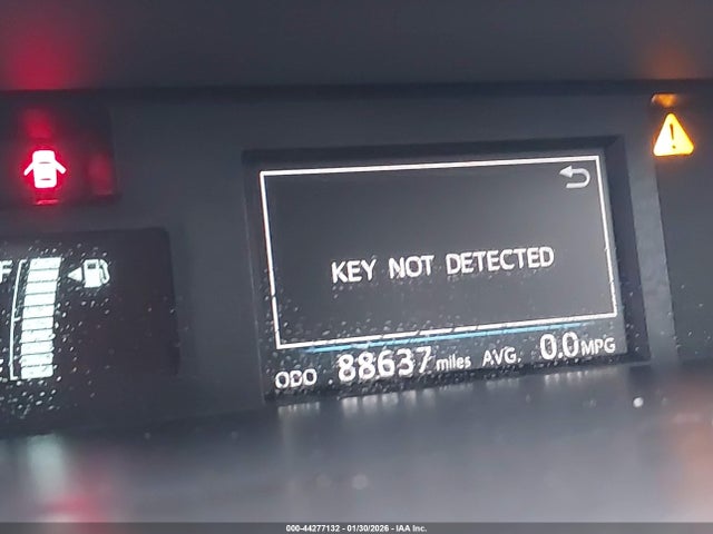 JTDZN3EUXFJ033564 Toyota Prius V Five