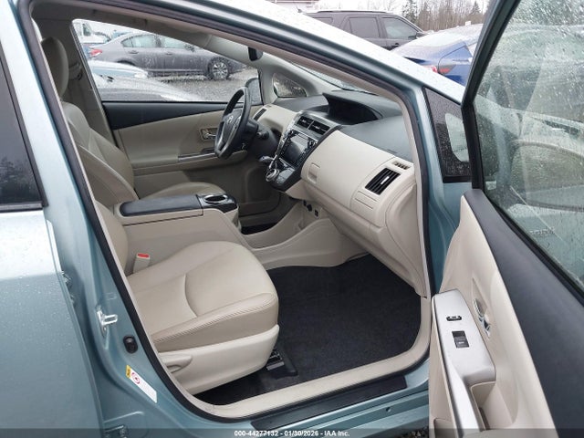JTDZN3EUXFJ033564 Toyota Prius V Five