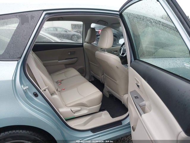 JTDZN3EUXFJ033564 Toyota Prius V Five