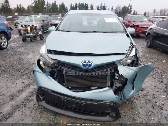 JTDZN3EUXFJ033564 Toyota Prius V Five