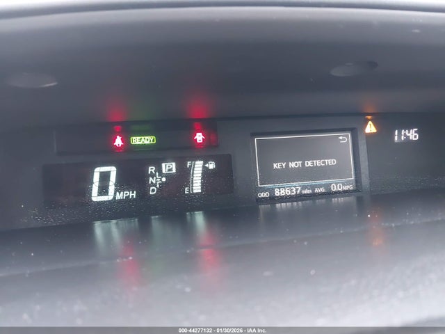 JTDZN3EUXFJ033564 Toyota Prius V Five