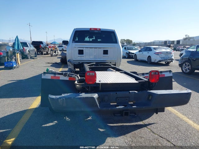3C7WRMFL5GG370572 RAM 5500 Chassis Tradesman/slt/laramie