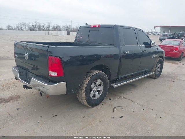 2018 RAM 1500 1C6RR6LT2JS127299 Photo 3