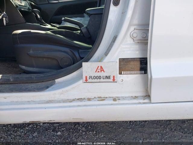 5NPD84LF0JH303074 Hyundai ELANTRA SEL