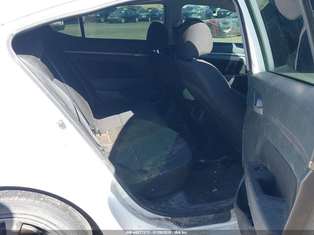 5NPD84LF0JH303074 Hyundai ELANTRA SEL