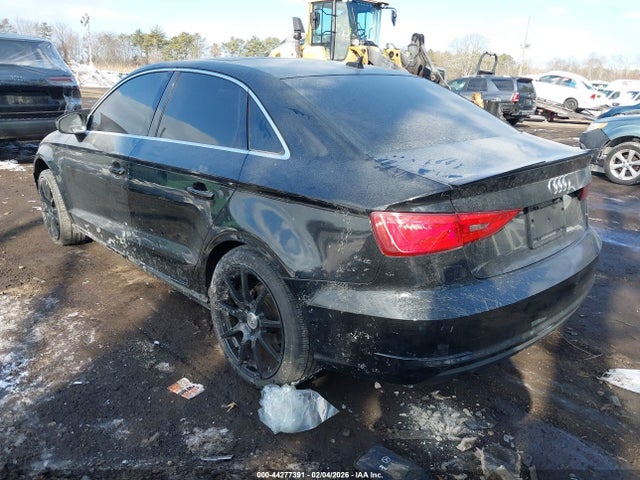 2015 AUDI A3 WAUEFGFF9F1009451 Photo 2