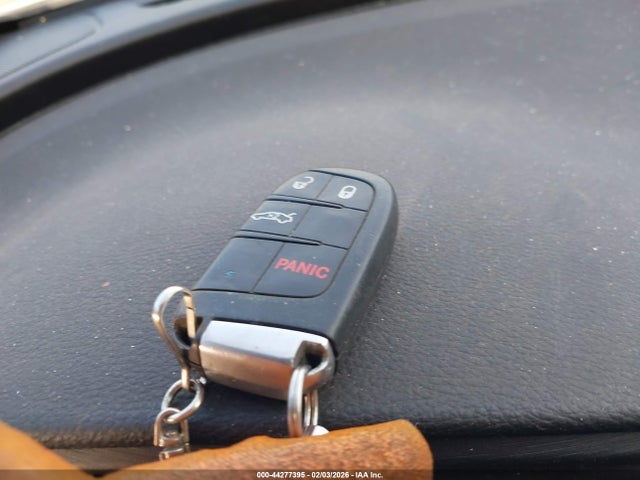 44277395 :رقم المزاد ، 1C3CCCAG4GN192459 vin ، 2016 Chrysler 200 Limited Platinum مزاد بيع