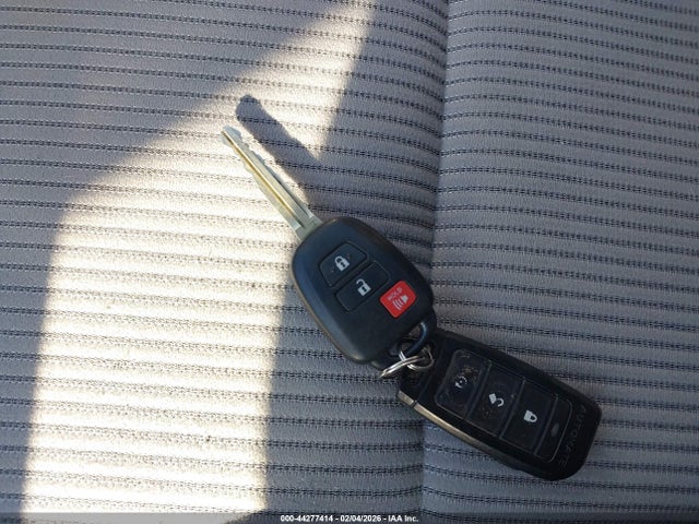 Toyota RAV4 LE 2015 JTMBFREV2FD149768 Image 11