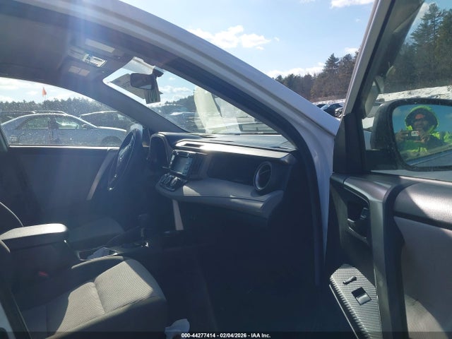 Toyota RAV4 LE 2015 JTMBFREV2FD149768 Image 5