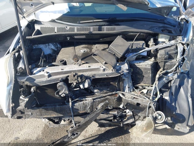 5TDKZ3DC5JS928180 Toyota Sienna Le 8 Passenger