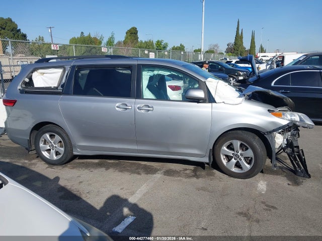 5TDKZ3DC5JS928180 Toyota Sienna Le 8 Passenger