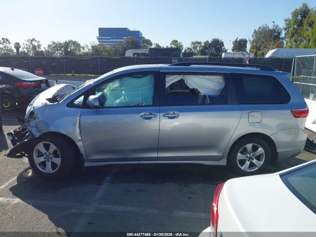5TDKZ3DC5JS928180 Toyota Sienna Le 8 Passenger