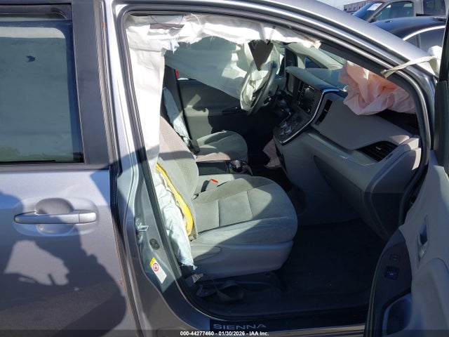 5TDKZ3DC5JS928180 Toyota Sienna Le 8 Passenger