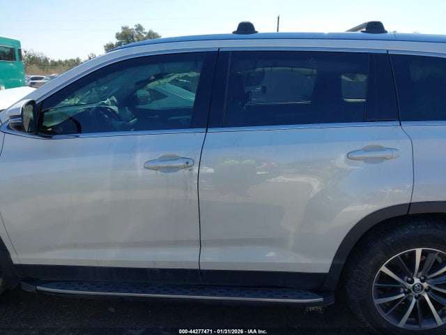 5TDKZRFH2KS572641 Toyota Highlander Xle
