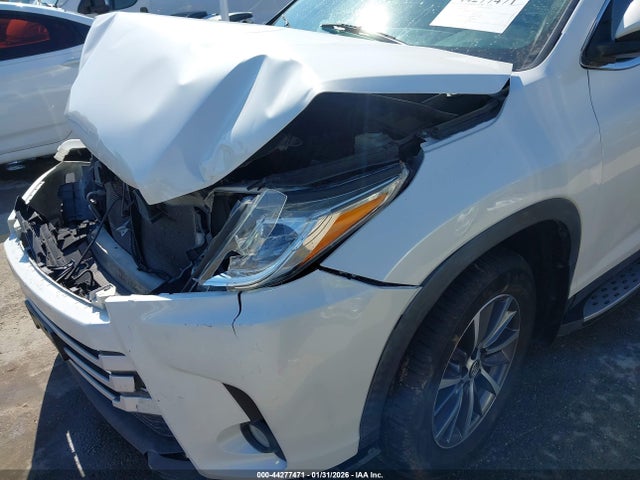 5TDKZRFH2KS572641 Toyota Highlander Xle