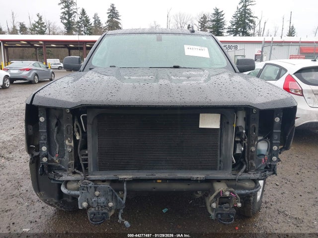 3GCUKREC2JG605881 Chevrolet Silverado 1500 2lt