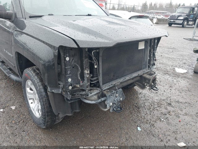 3GCUKREC2JG605881 Chevrolet Silverado 1500 2lt