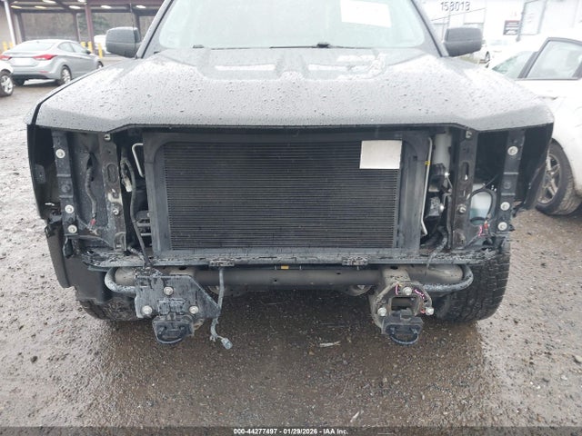 3GCUKREC2JG605881 Chevrolet Silverado 1500 2lt