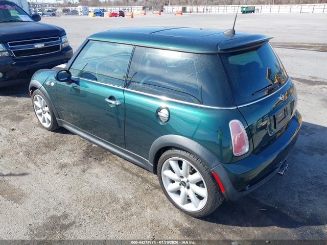 2005 MINI COOPER S WMWRE33495TD97402 Photo 2