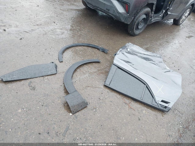 JTNKHMBX5L1082286 Toyota C-HR LE