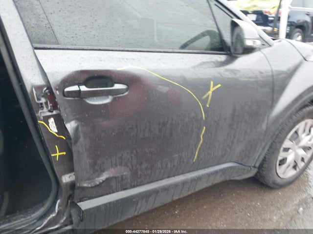 JTNKHMBX5L1082286 Toyota C-HR LE