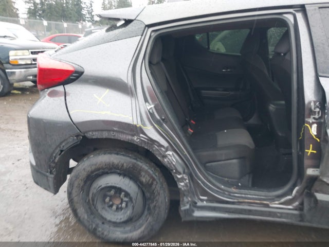 JTNKHMBX5L1082286 Toyota C-HR LE