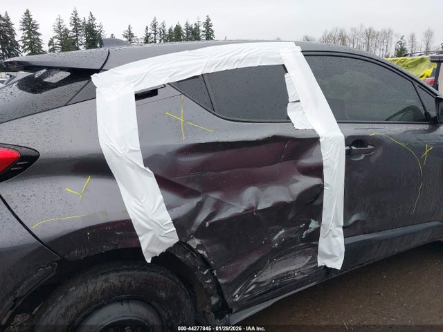 JTNKHMBX5L1082286 Toyota C-HR LE
