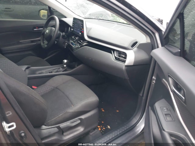 JTNKHMBX5L1082286 Toyota C-HR LE
