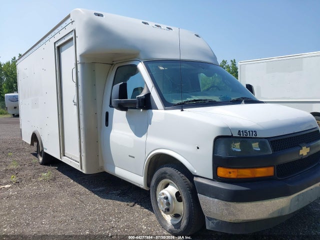 44277884 :رقم المزاد ، 1HA3GTCG9JN007564 vin ، 2018 Chevrolet Express Cutaway Work Van مزاد بيع
