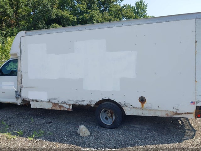 44277884 :رقم المزاد ، 1HA3GTCG9JN007564 vin ، 2018 Chevrolet Express Cutaway Work Van مزاد بيع