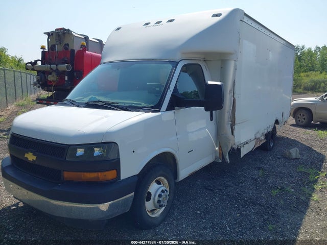 44277884 :رقم المزاد ، 1HA3GTCG9JN007564 vin ، 2018 Chevrolet Express Cutaway Work Van مزاد بيع